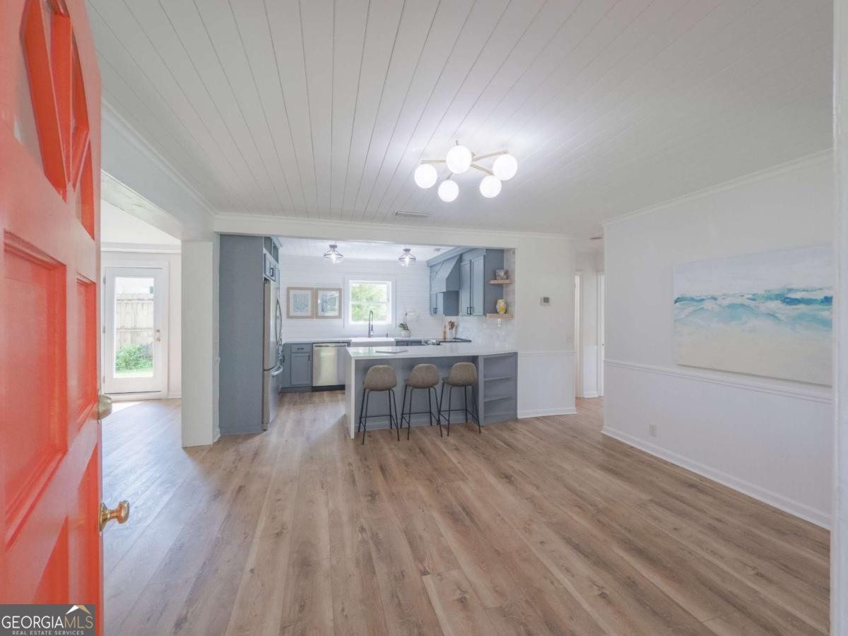 204 Fourth AVE