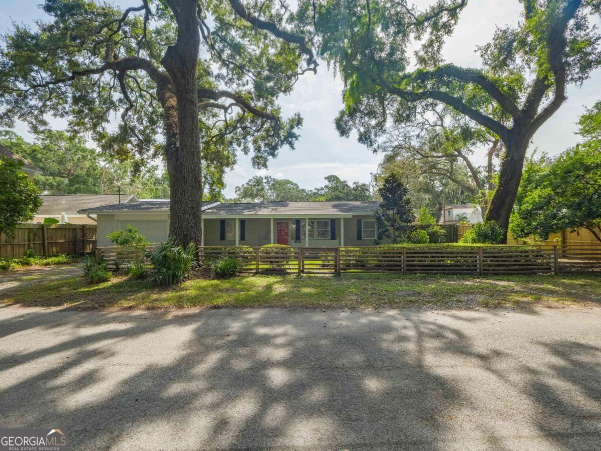 204 Fourth AVE