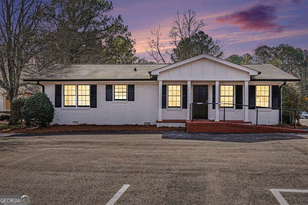 Photo of 730 W Lanier Ave, Fayetteville, GA 30214 (MLS # 10754685)