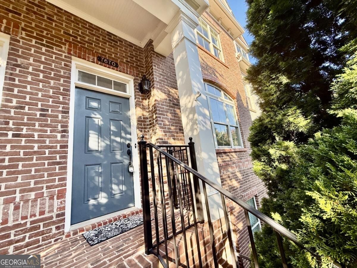 7670 Willoughby CT