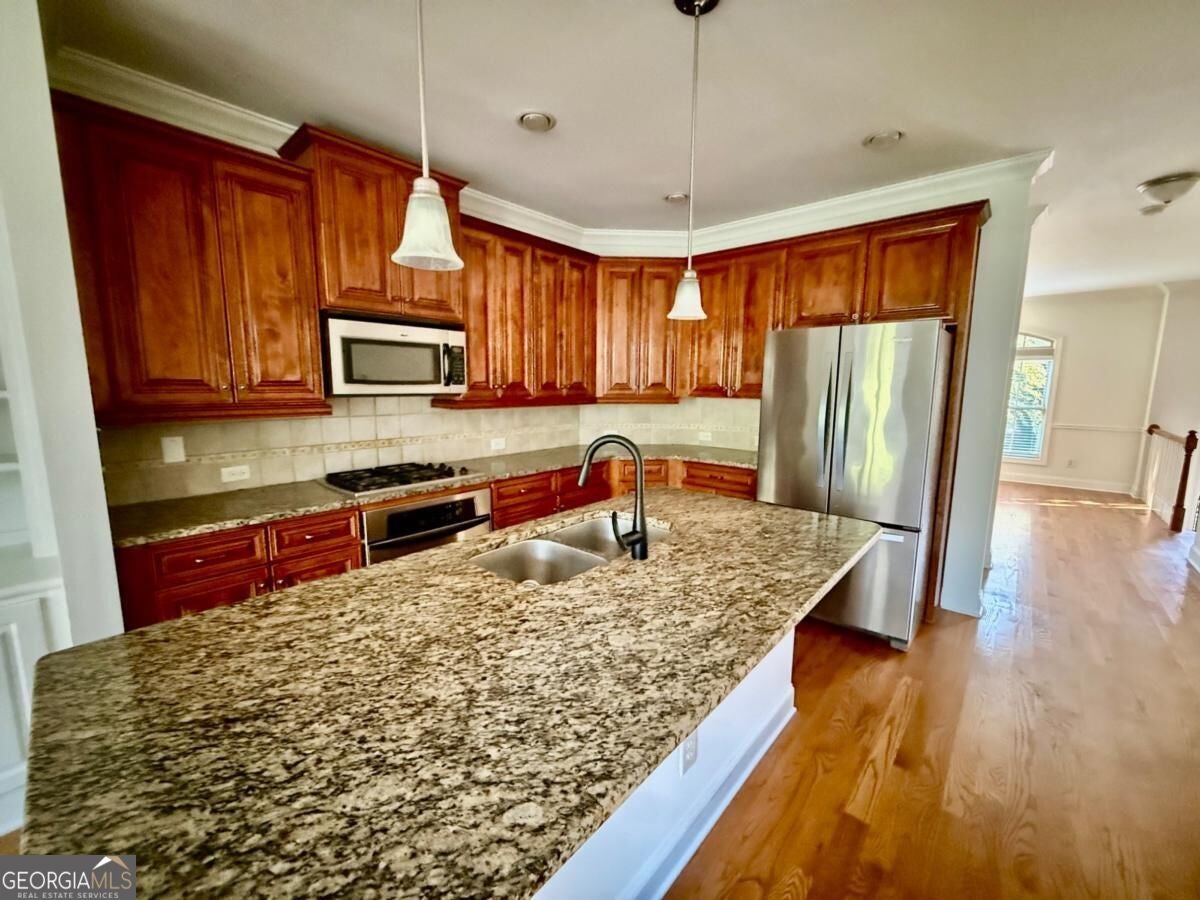 7670 Willoughby CT