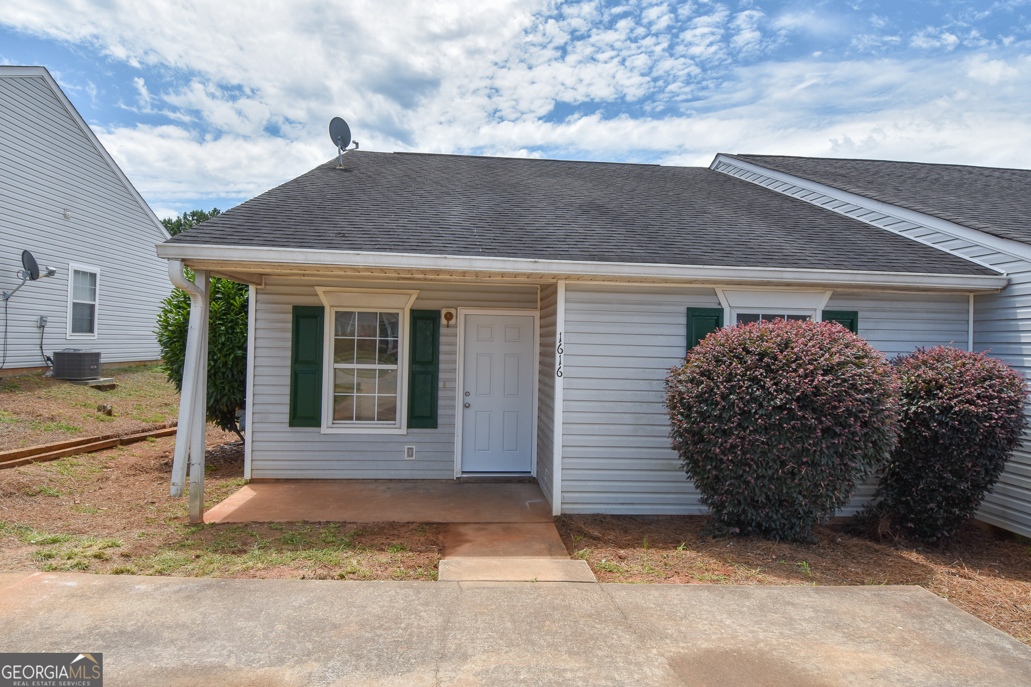 1616 Summerwoods CIR