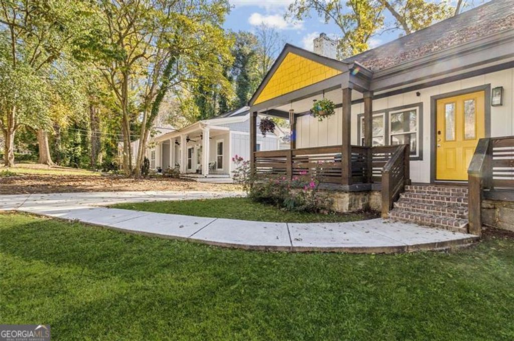 Photo of 1770 OLYMPIAN Way, Atlanta, GA 30310 (MLS # 10656308)