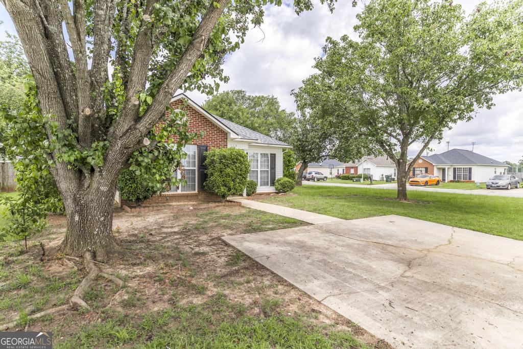 115 Lauren WAY