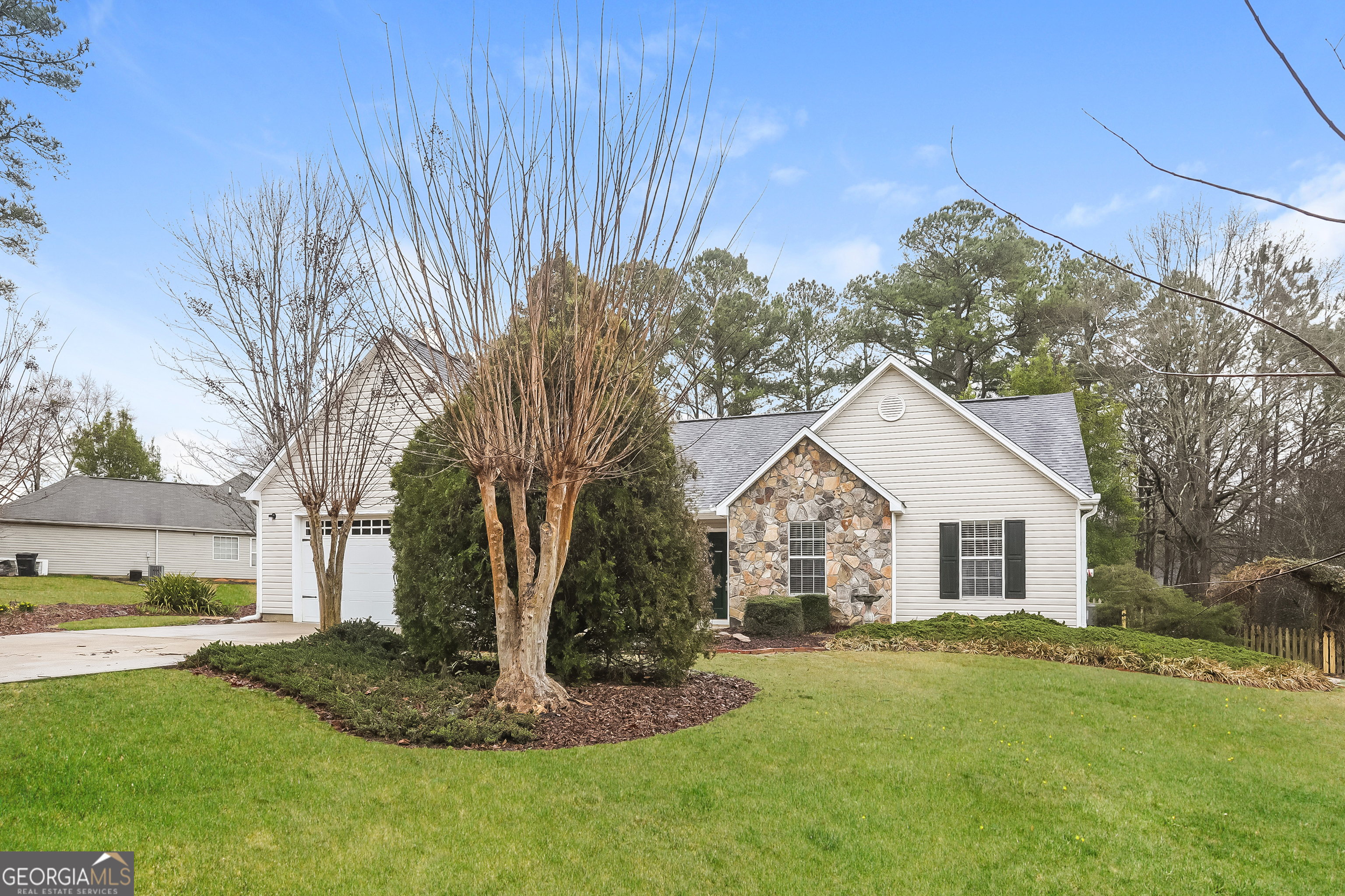 Lovely 3 bedroom, 2 bath home in scenic Loganville. This meticulously kept ranch-style home features high ceilings, granite countertops, and stainless steel appliances. Clean and move-in ready, the home offers an open and functional layout perfect for everyday living. Situated on a level lot with a manicured yard, it provides excellent curb appeal and outdoor space. Conveniently located just minutes from local shops, restaurants, and everyday amenities. A great opportunity for buyers seeking comfort, convenience, and charm in an established neighborhood.