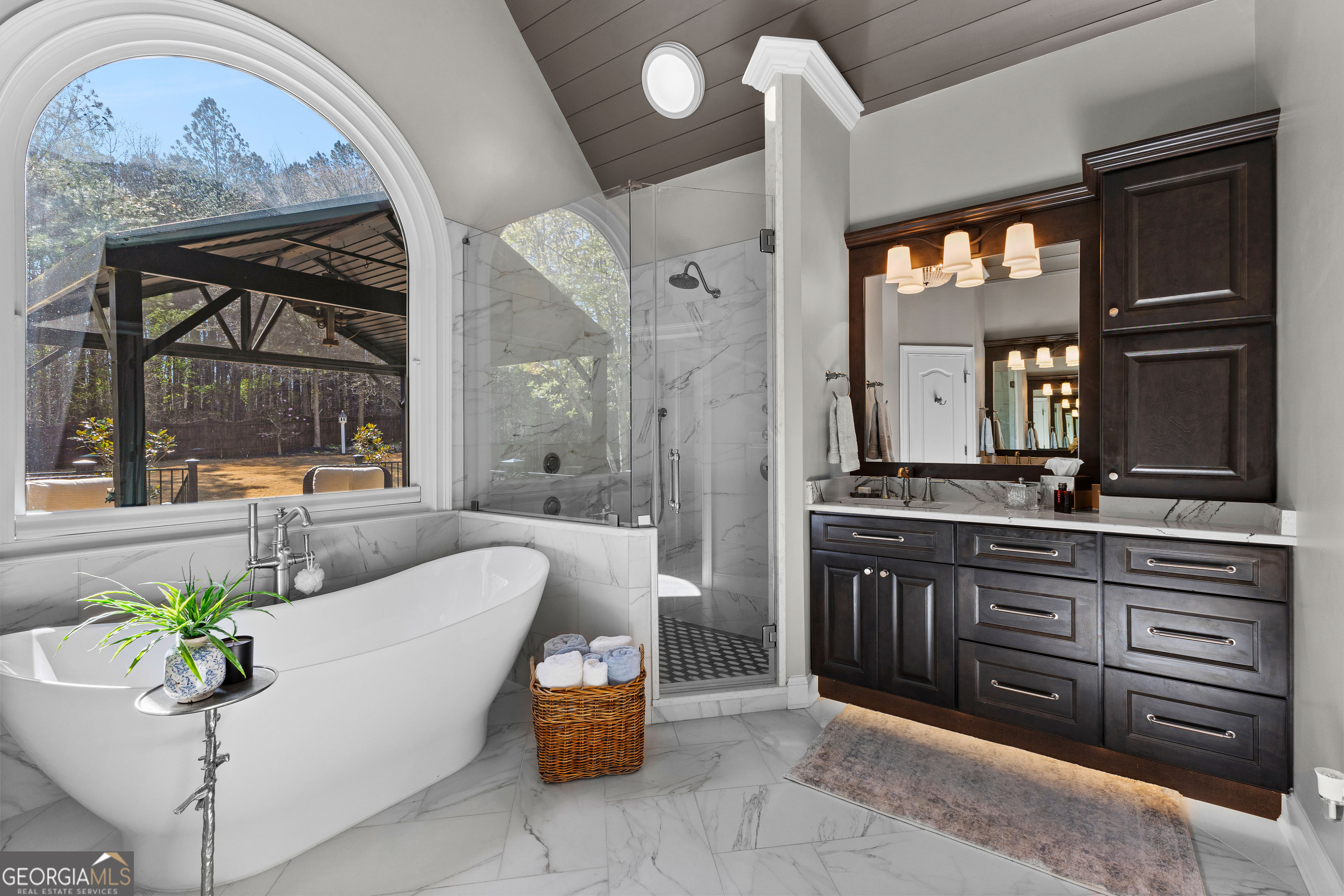 Fayetteville, Georgia 30215, United States, 6 Bedrooms Bedrooms, ,5 BathroomsBathrooms,Residential,Active,96201