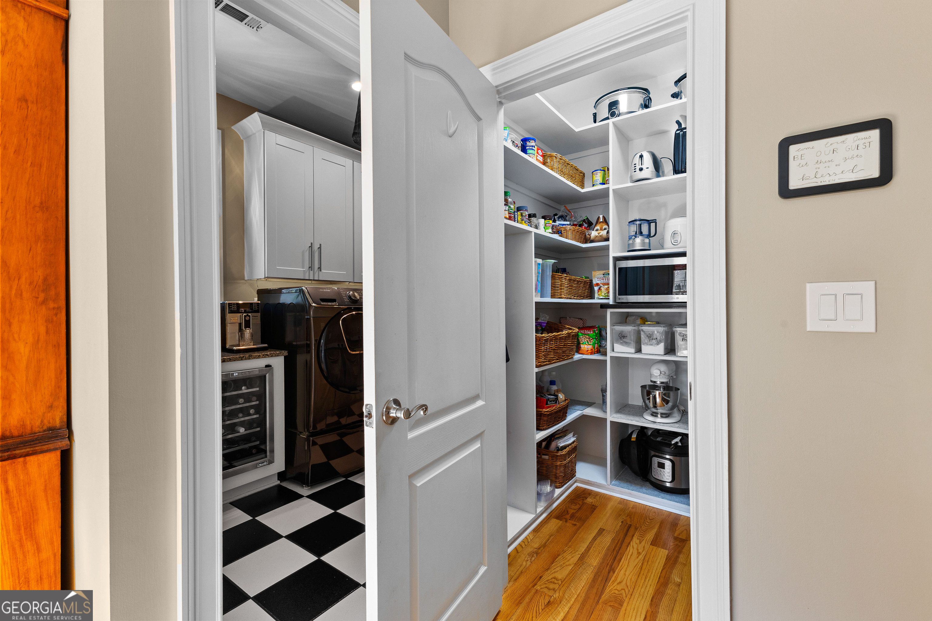 Fayetteville, Georgia 30215, United States, 6 Bedrooms Bedrooms, ,5 BathroomsBathrooms,Residential,Active,96201