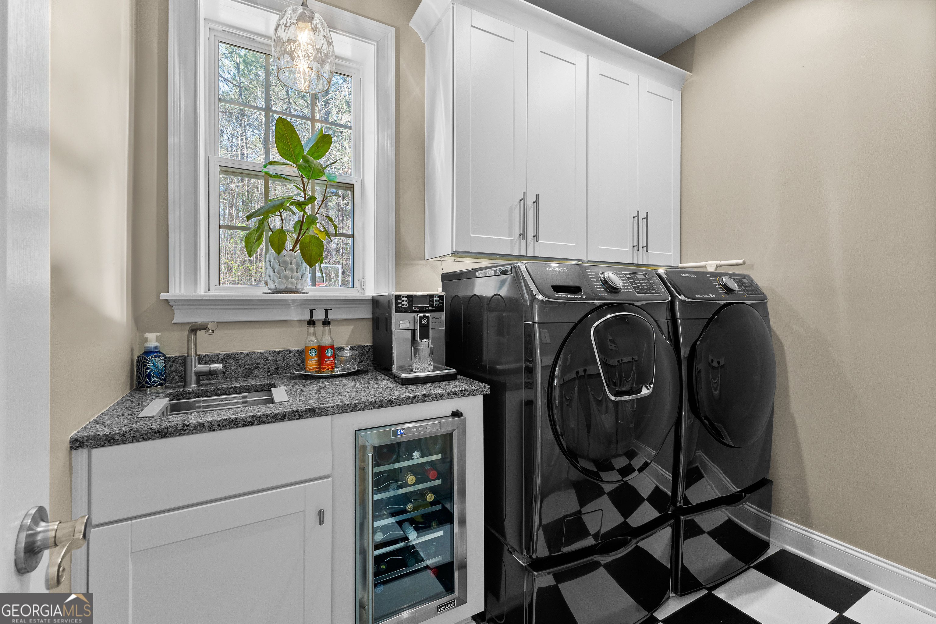 Fayetteville, Georgia 30215, United States, 6 Bedrooms Bedrooms, ,5 BathroomsBathrooms,Residential,Active,96201