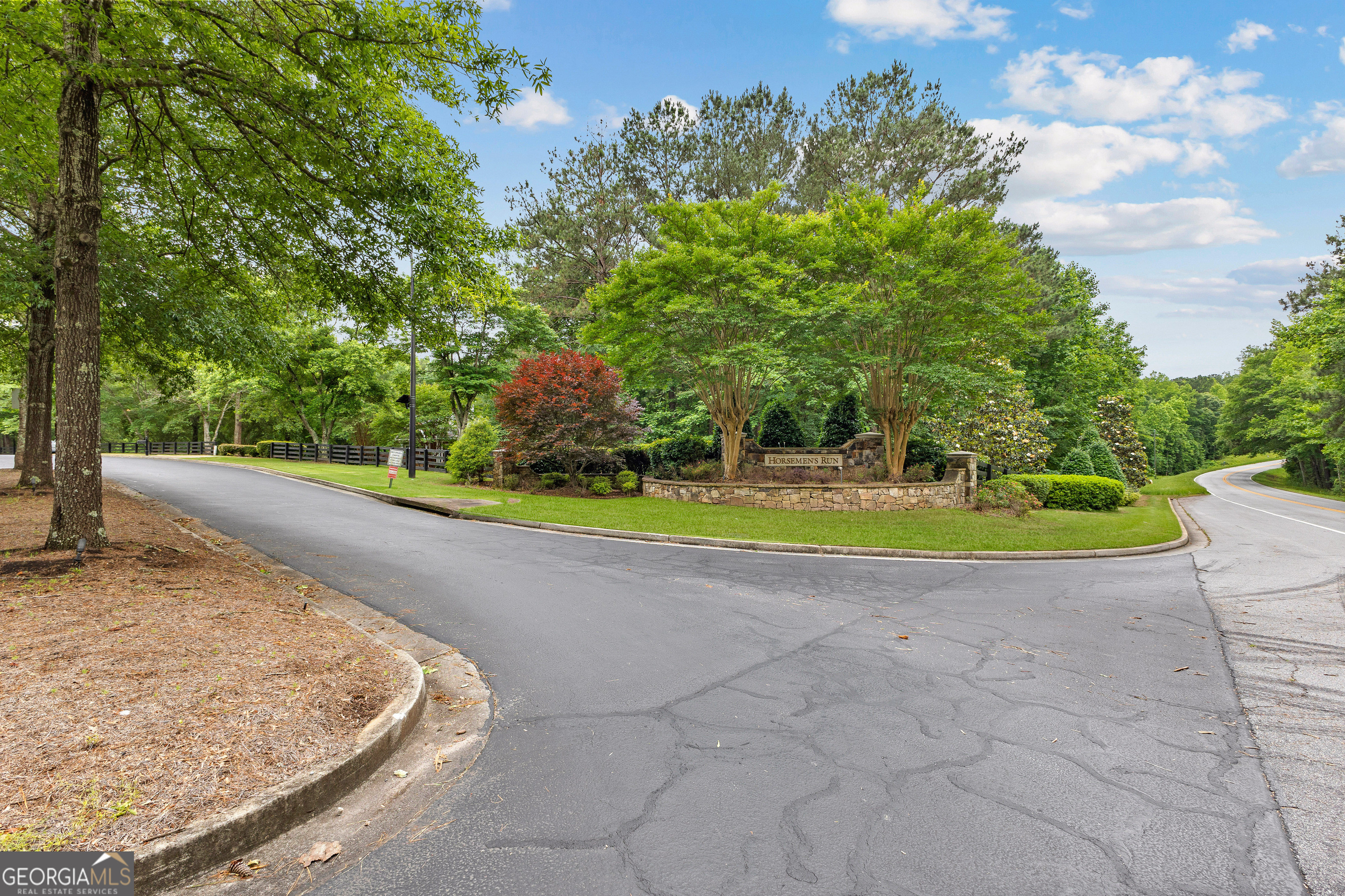 Fayetteville, Georgia 30215, United States, 6 Bedrooms Bedrooms, ,5 BathroomsBathrooms,Residential,Active,96201