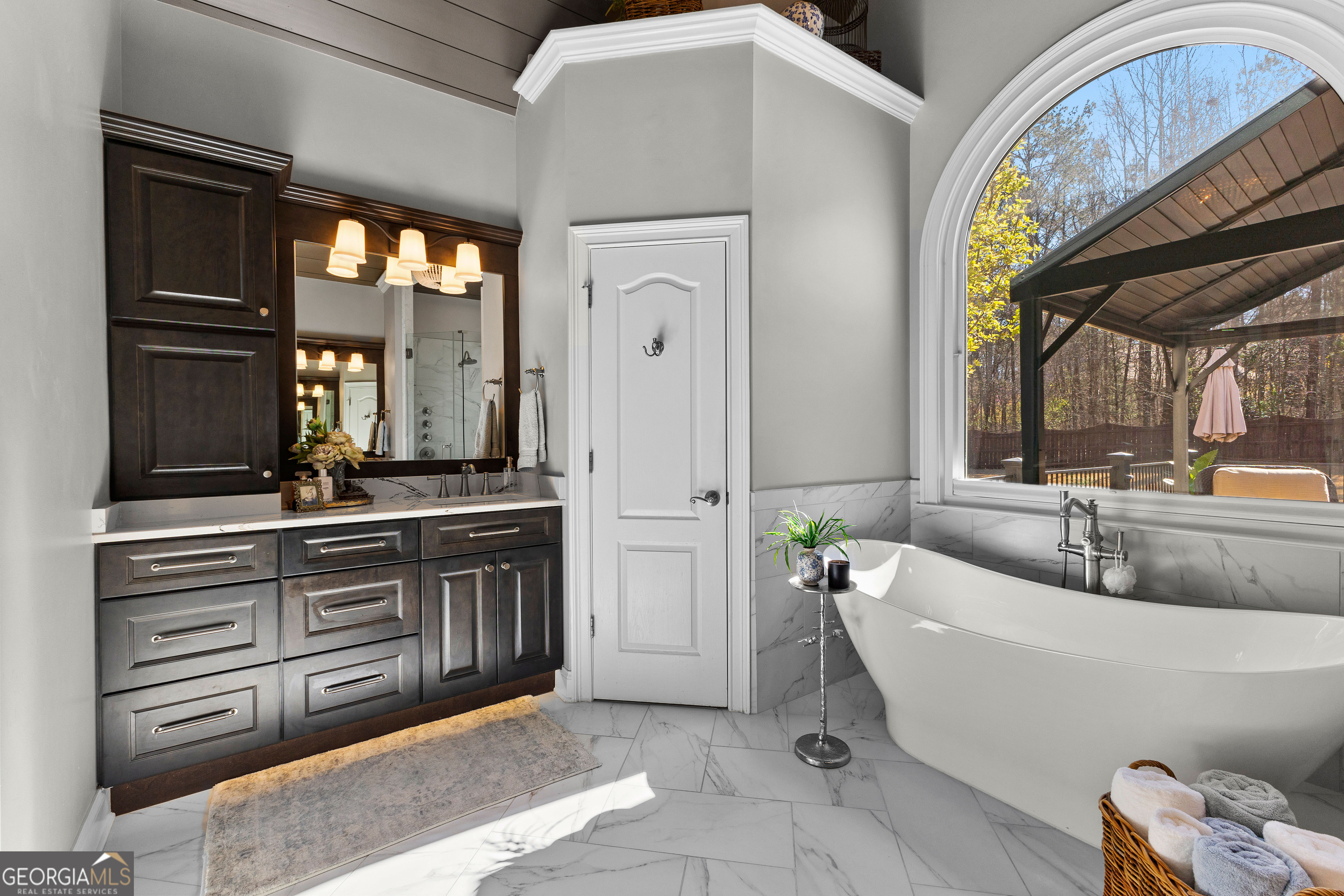 Fayetteville, Georgia 30215, United States, 6 Bedrooms Bedrooms, ,5 BathroomsBathrooms,Residential,Active,96201