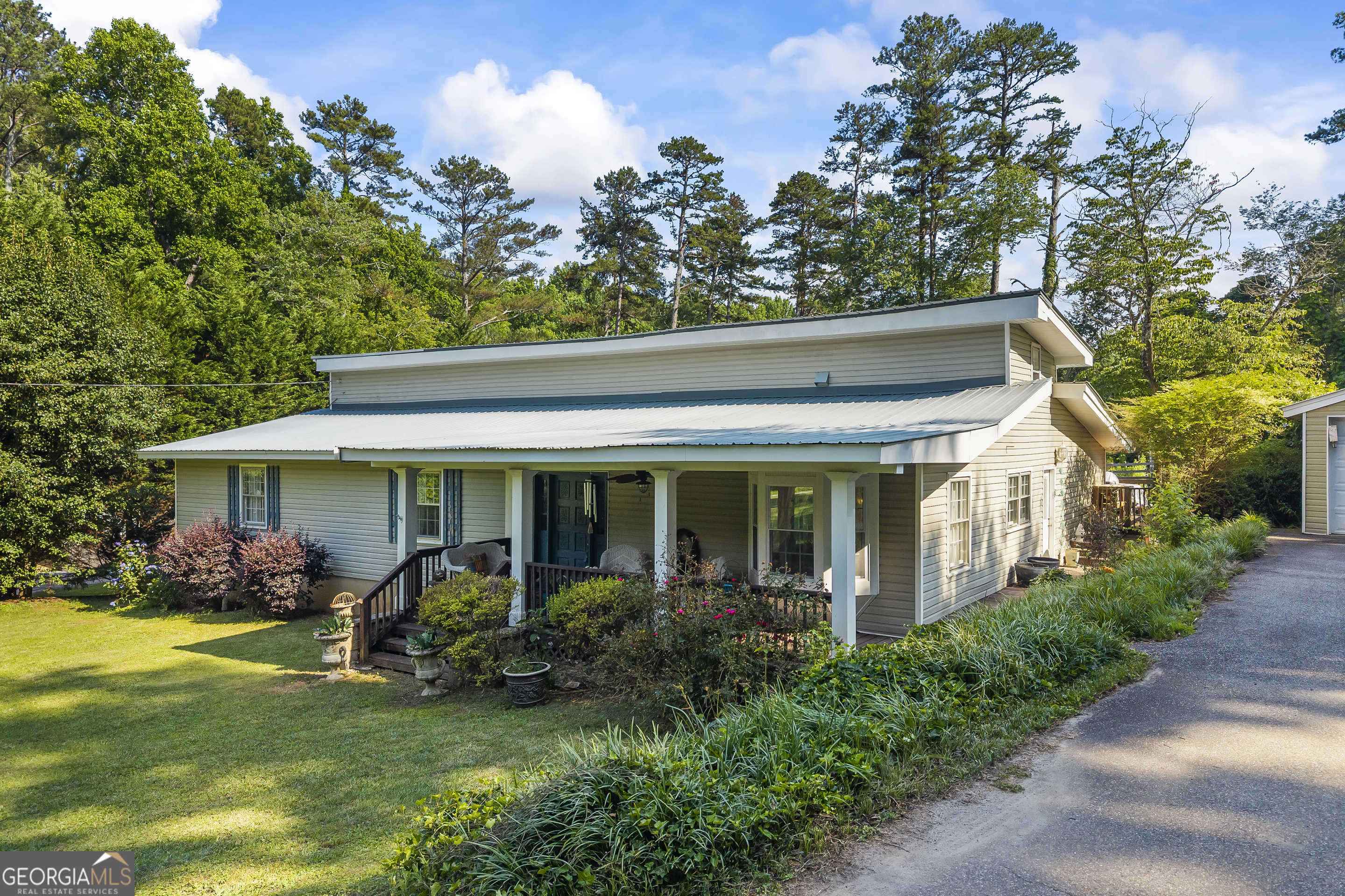 9325 Meadowbrook DR