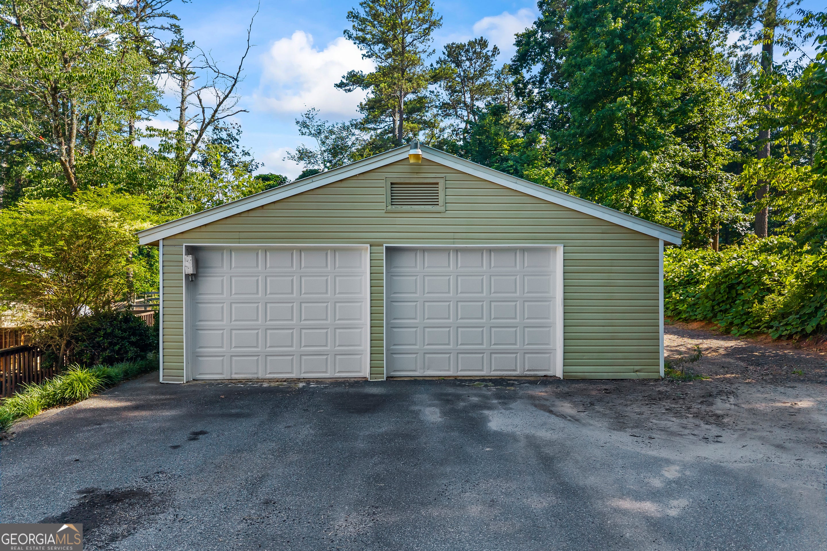 9325 Meadowbrook DR