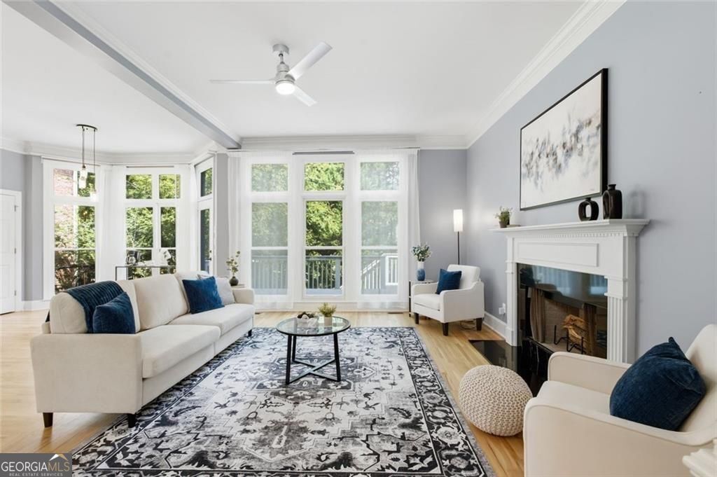 2482 Manor WALK