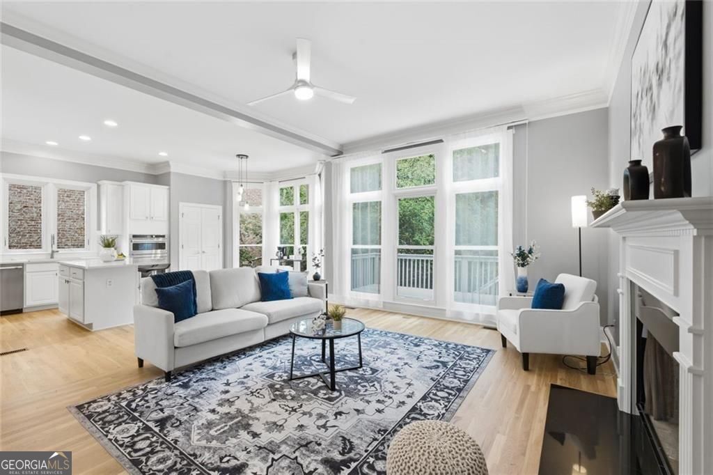 2482 Manor WALK
