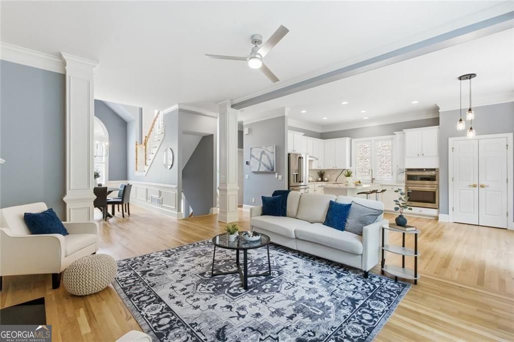 2482 Manor WALK