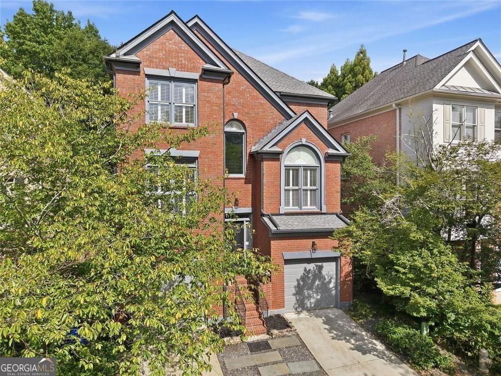 2482 Manor WALK