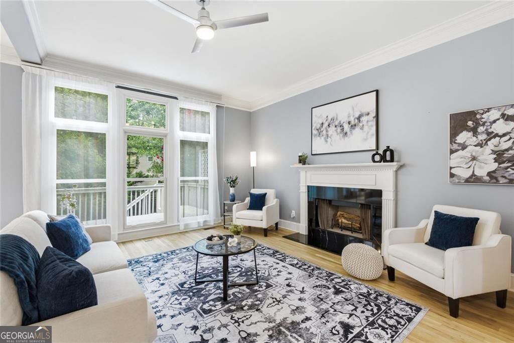 2482 Manor WALK