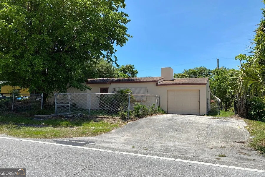 Foreclosure Auction Ends June 23, 2025 at 10:00 AM EST. Discover this 3-bedroom, 1-bathroom home located in the heart of Riviera Beach, FL. Sold As-is with Clear Title. Explore more details and submit your bid through Federa Home App.
