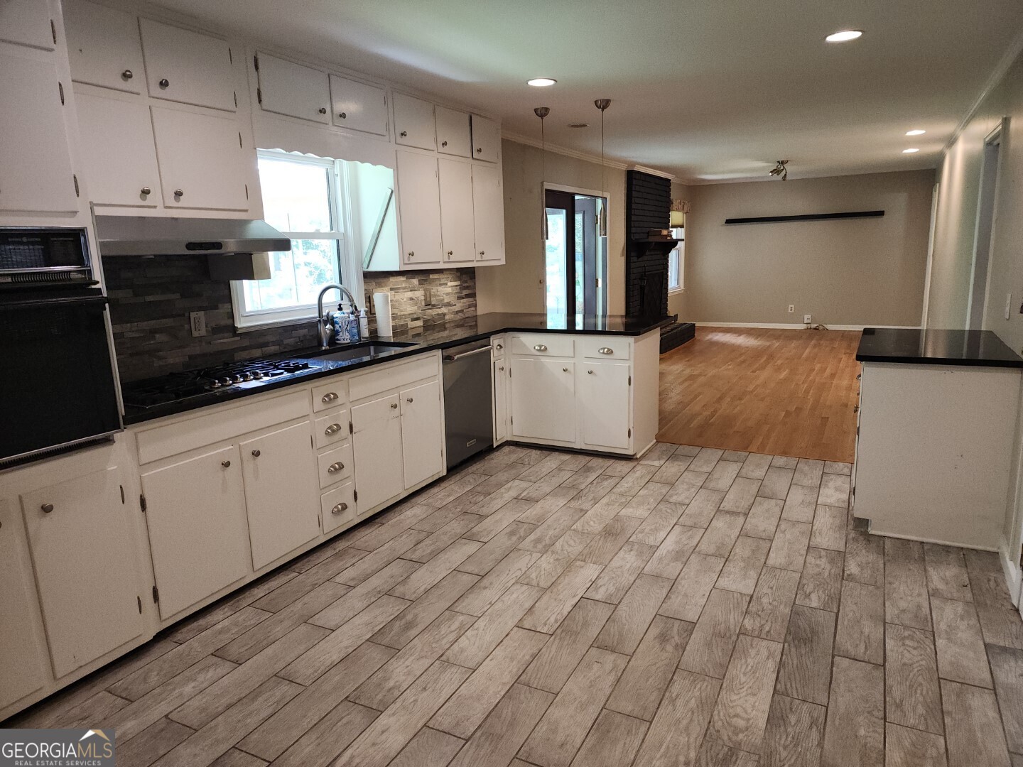 2479 Landeau CIR