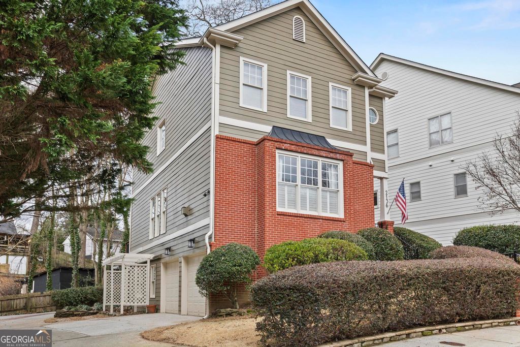 Photo of 2136 Parkview Lane NW, Atlanta, GA 30318 (MLS # 10694994)