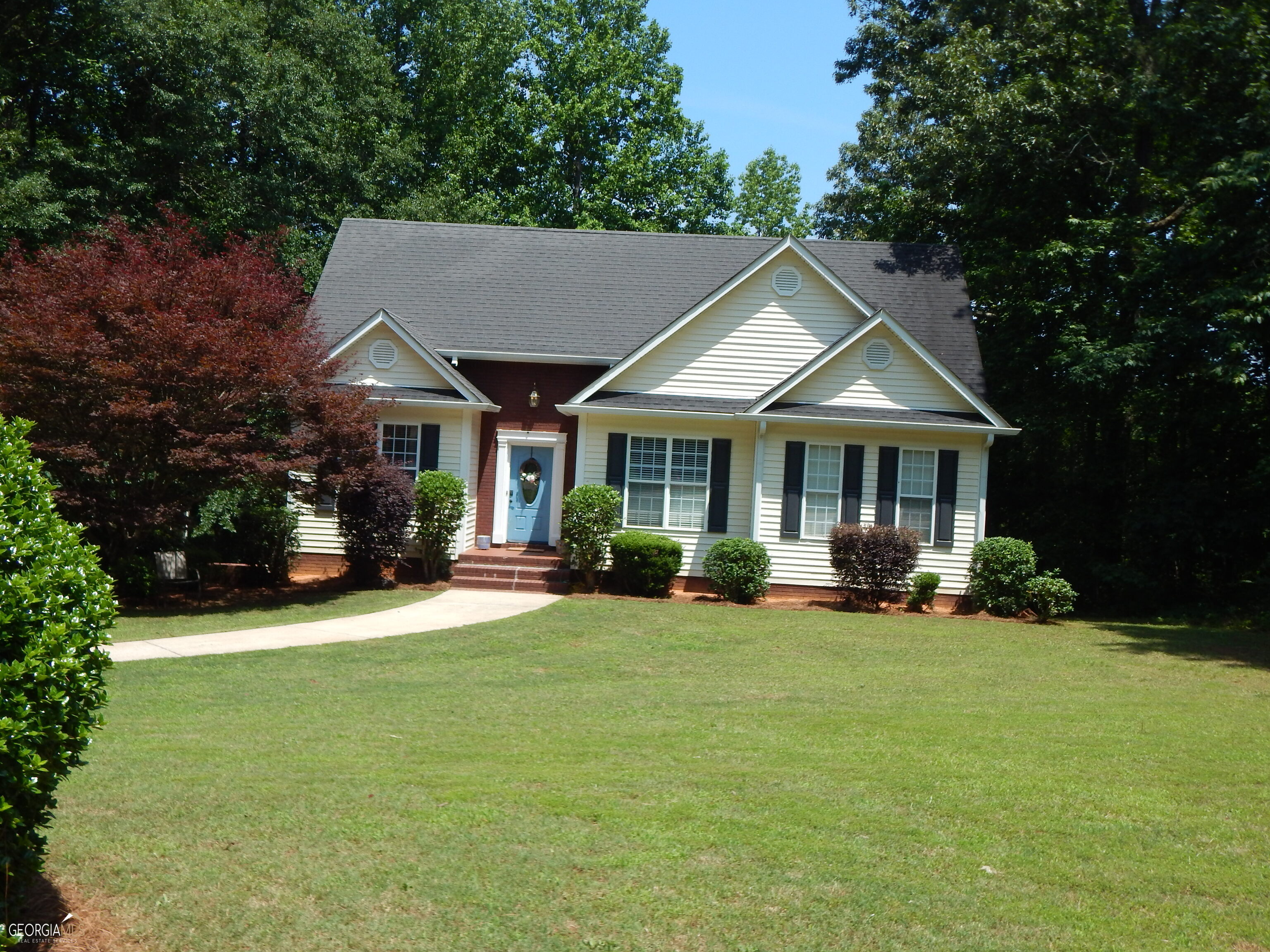 USDA Loan Home. Very Nice Ranch on Full Finished Lower Level on 2.88 Acres. 4 Brs, 3 Baths, Separate Dining Room, Great Room w/FP., Bonus/Playroom, Well Equipped Kitchen with Breakfast Bar and Breakfast Area. Master Bath has Whirlpool Tub, Separate Shower, Master Br has Walk-In Closet. Laminate Flooring on the main level, Screened Porch & Sun Deck Overlook Above Ground Pool with lots of Wood Decking. Very Private Lot. 2700 Sq. Ft. Close to I-75 at Jonesboro Road. This Home is a Must See.