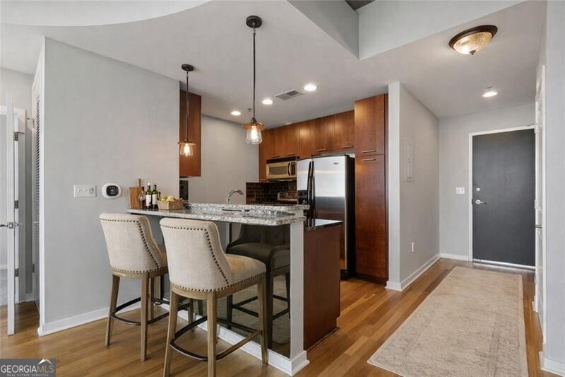 3324 Peachtree RD NE 2804