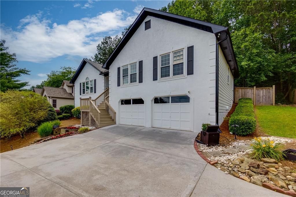 2111 Yorkshire CT