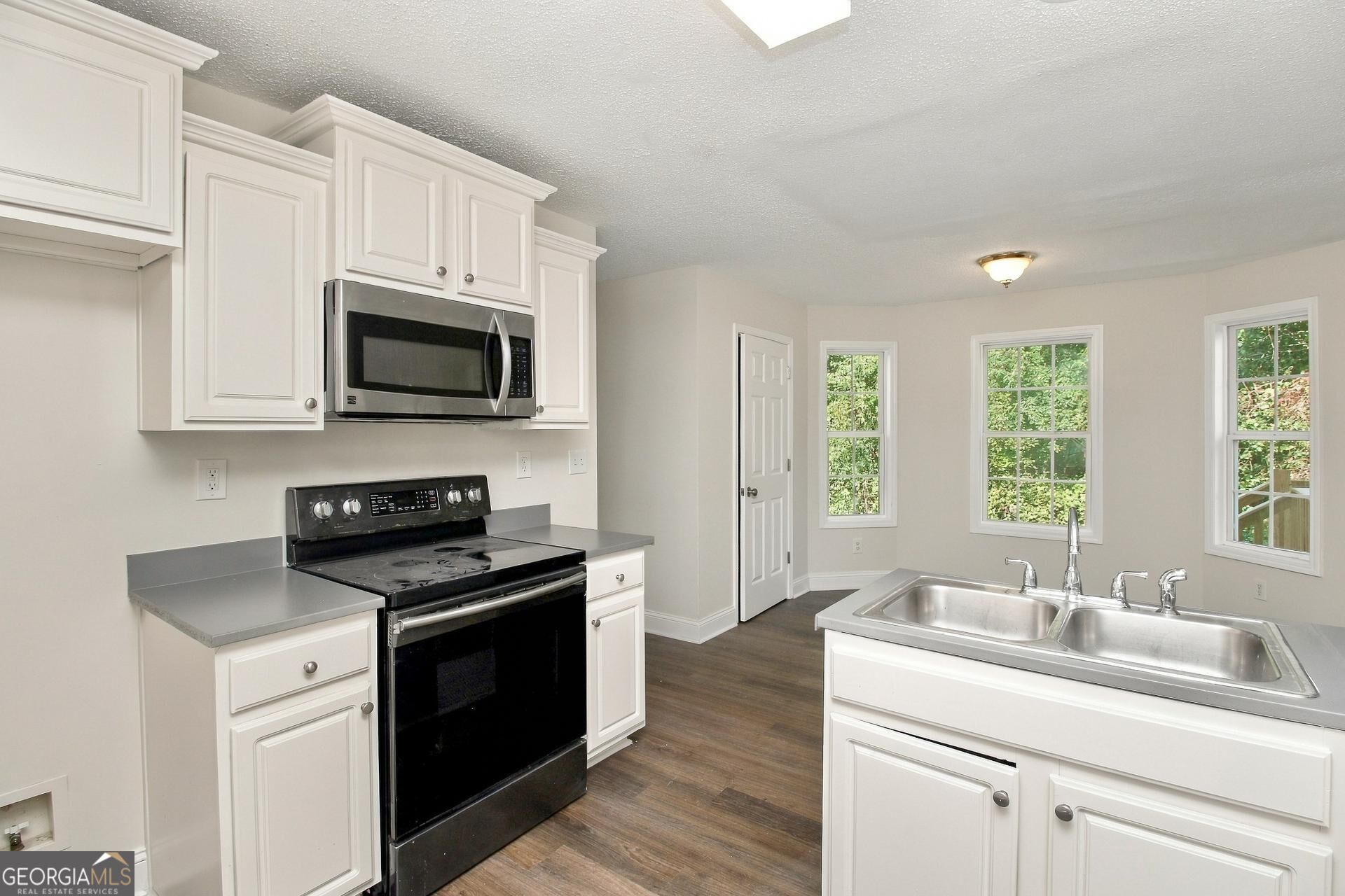 130 Stephanie LN