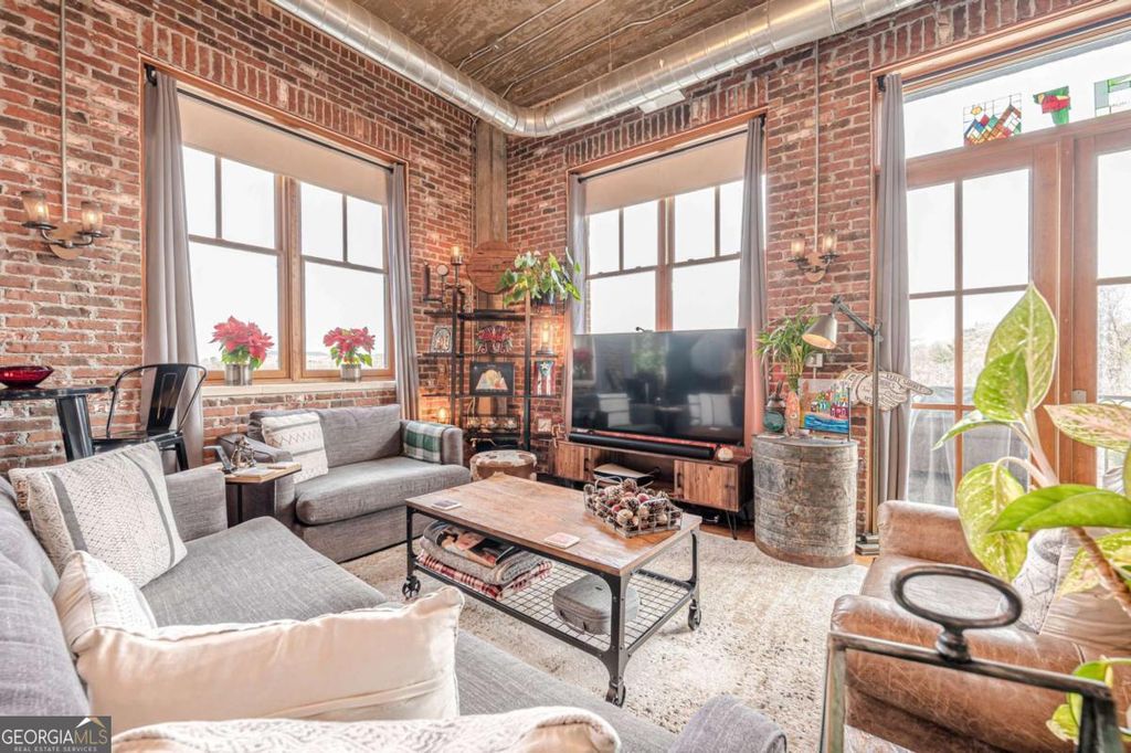 Photo of 3235 Roswell Road NE #819, Atlanta, GA 30305 (MLS # 10715801)