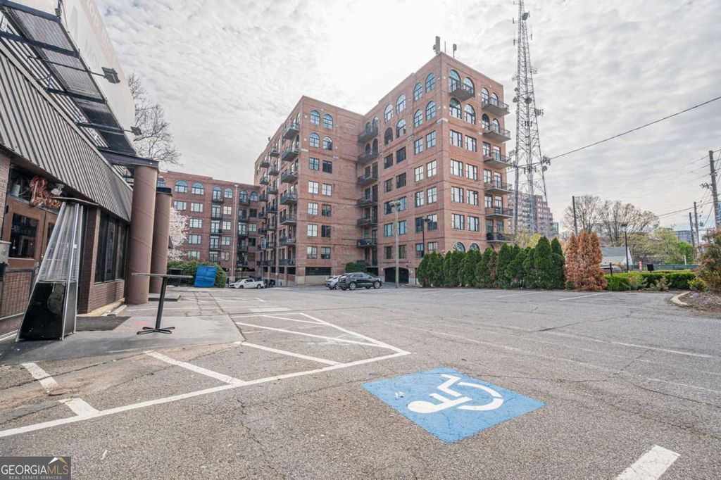 Photo of 3235 Roswell Road NE #819, Atlanta, GA 30305 (MLS # 10715801)