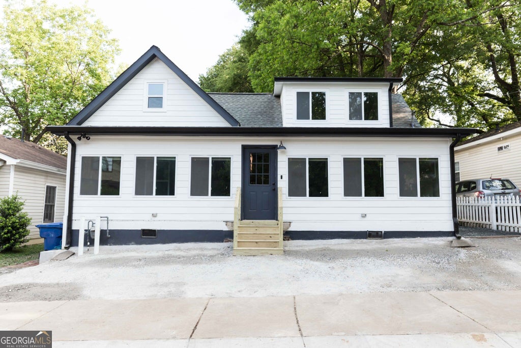 Photo of 1170 Niles Avenue NW, Atlanta, GA 30318 (MLS # 10844884)