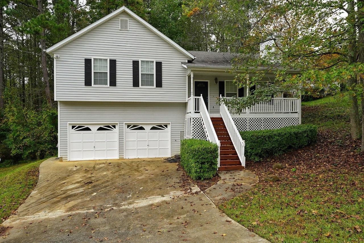 This recently renovated split level is just gorgeous!! Nice big side yard. There's a spacious living room with fireplace and vaulted ceilings that opens into the ceramic tiled kitchen with all stainless steel appliances, plus eat-in area. Deck outside the kitchen is perfect for grilling or just relaxing. The spacious two car garage has room for a workshop near the rear of garage. Just minutes from historic downtown Dallas and all the shopping district of Hiram. Enjoy the rocking chair front porch!! There is no sign in the yard.