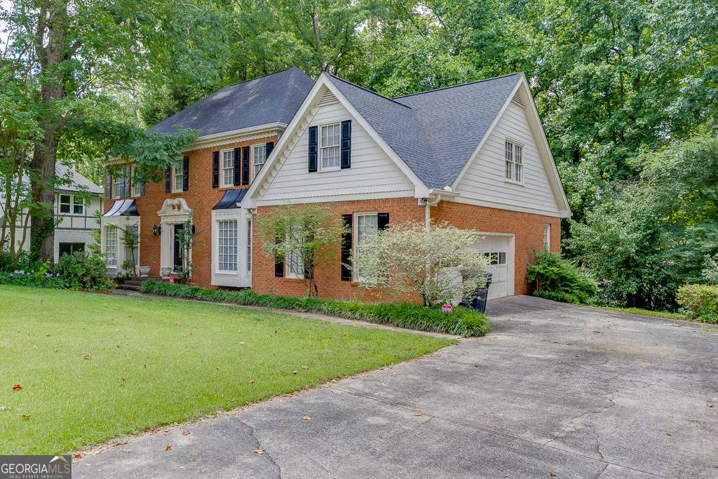 711 Belgrave LN