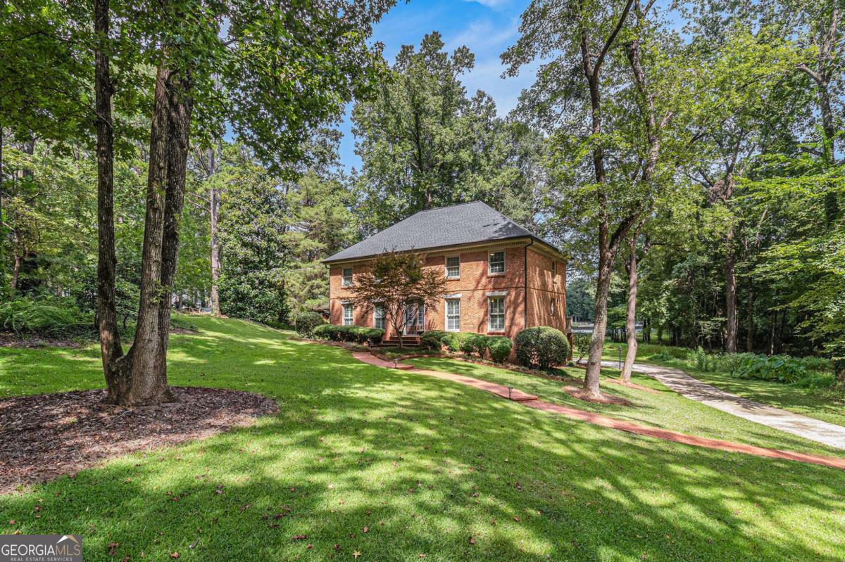 2270 Emerald DR