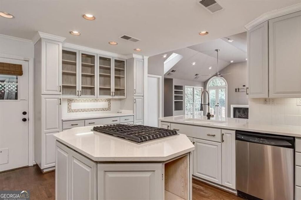 Photo of 4601 Club Circle NE, Atlanta, GA 30319 (MLS # 10789661)