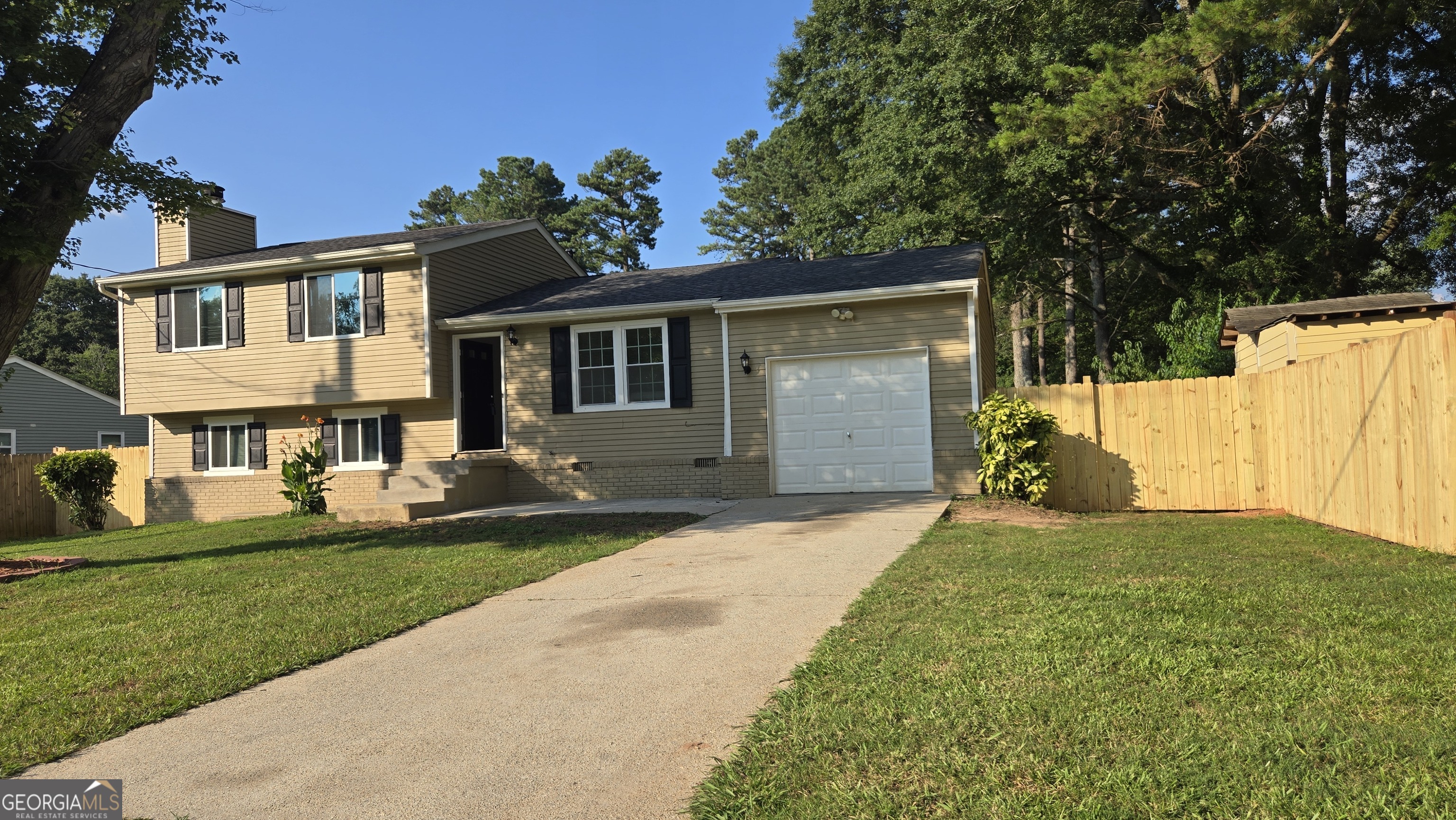 GREAT LOCATION IN NORCROSS,NEAR TO SATTELITE BLV AND BEAVER RUIN . BEAUTIFUL HOUSE TOTALLY RENOVATED!! 4 BEDS AND 2 FULL BATHS TILE NEW FLOORS,GRANITE COUNTERTOPS, NEW WINDOWS ,NEW A/C UNITED.HUGE FENCED BACKYARD, LARGE DRIVEWAY. wE CKECK BACKGROUND AND PROOF OF INCOME.