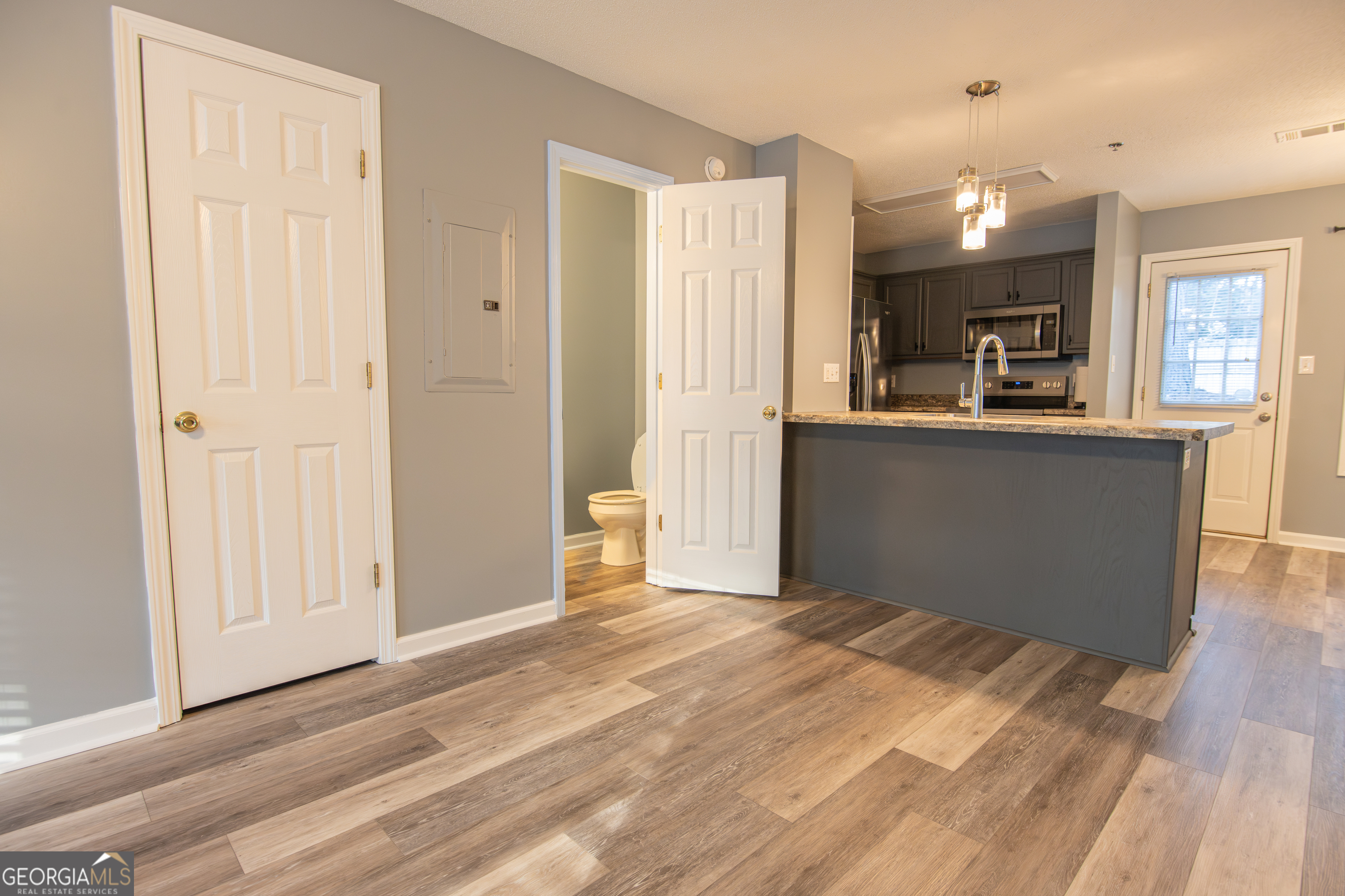 637 Huntington RD APT C2