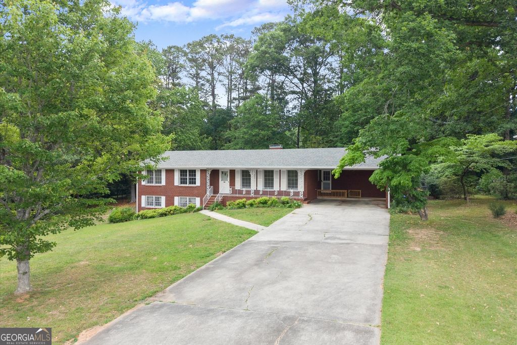 Photo of 215 Gilbert Rd, Fayetteville, GA 30214 (MLS # 10770843)