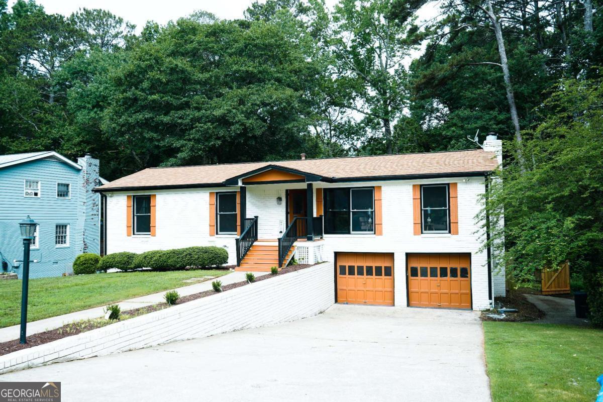 1572 Darwen LN
