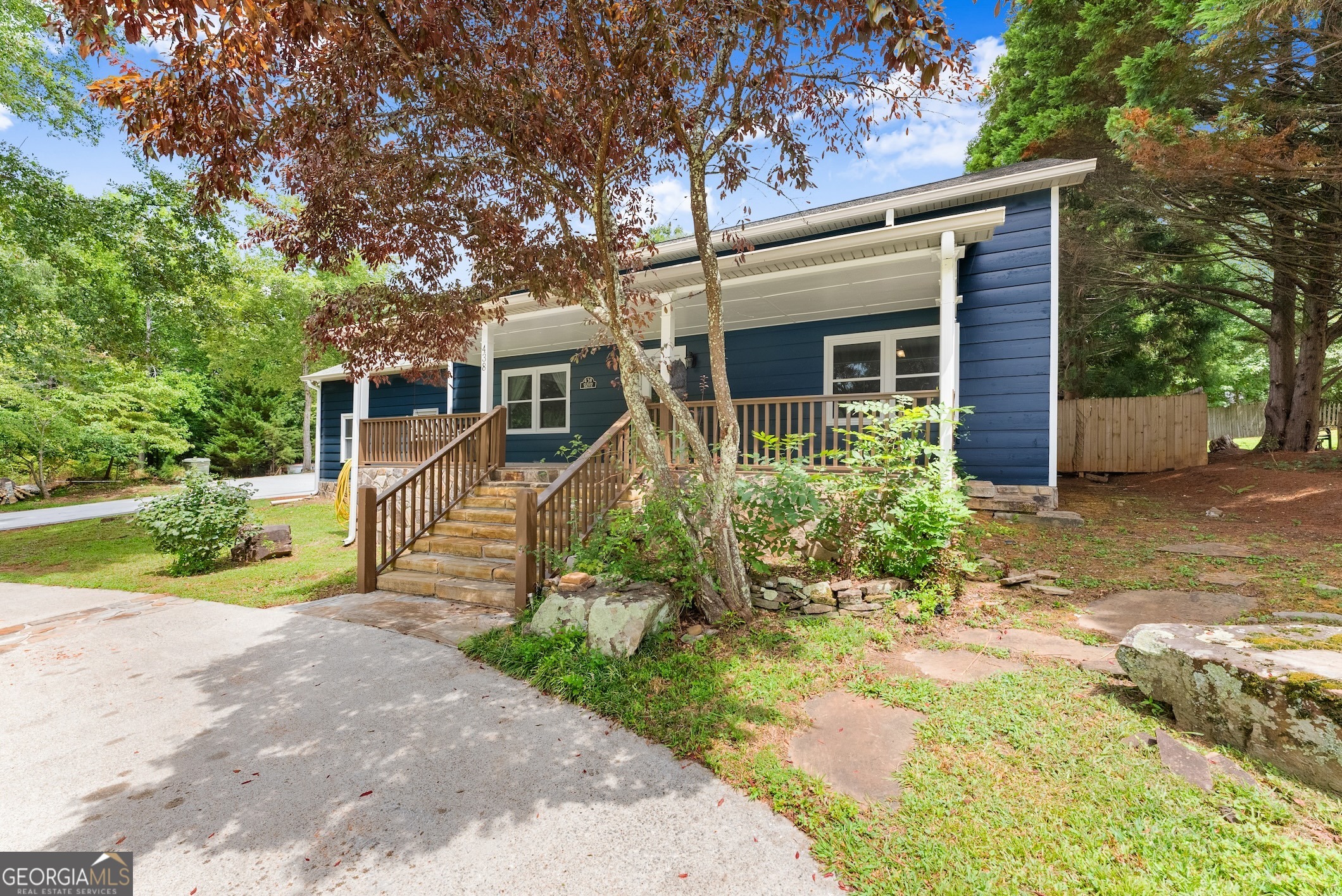 438 Dixon DR