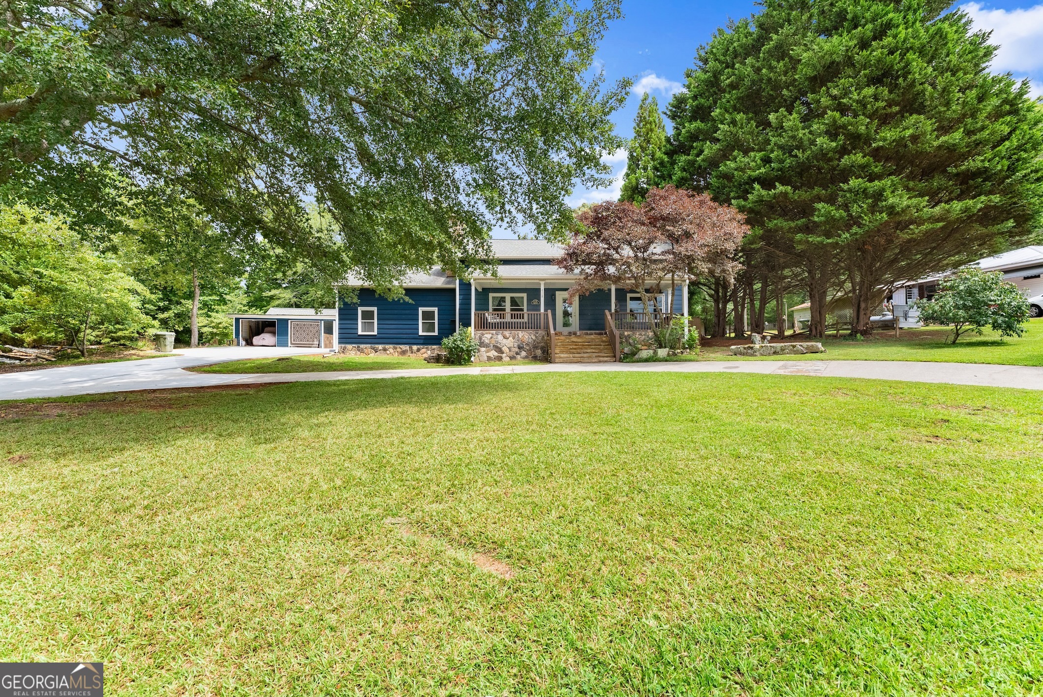 438 Dixon DR