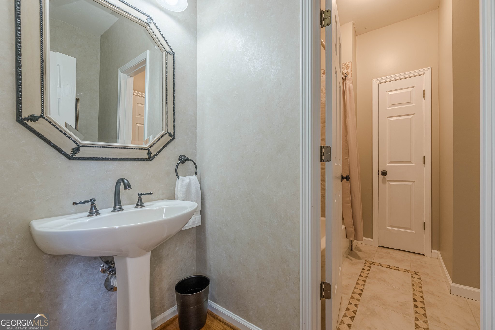 Cumming, Georgia 30028, United States, 5 Bedrooms Bedrooms, ,4 BathroomsBathrooms,Residential,Active,171059