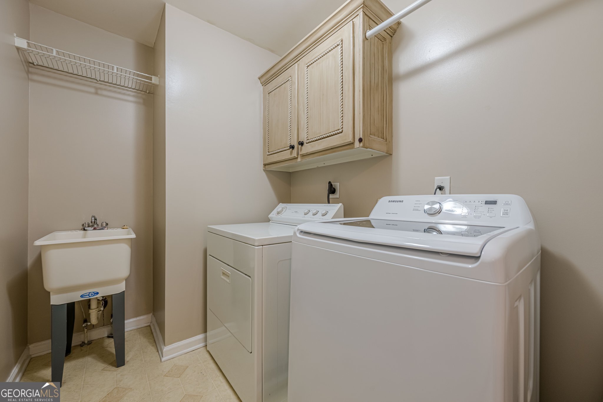 Cumming, Georgia 30028, United States, 5 Bedrooms Bedrooms, ,4 BathroomsBathrooms,Residential,Active,171059