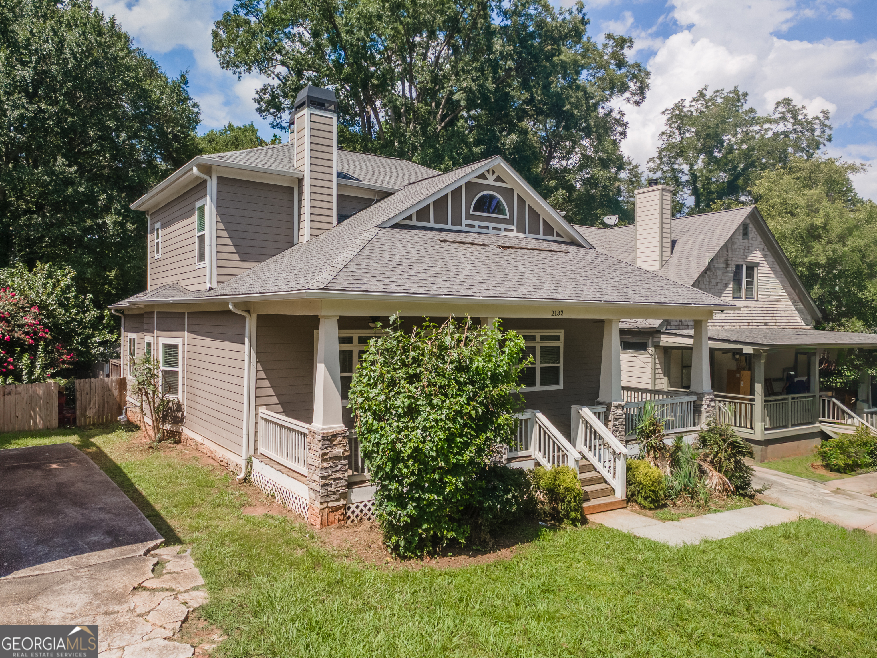 2132 Memorial DR SE