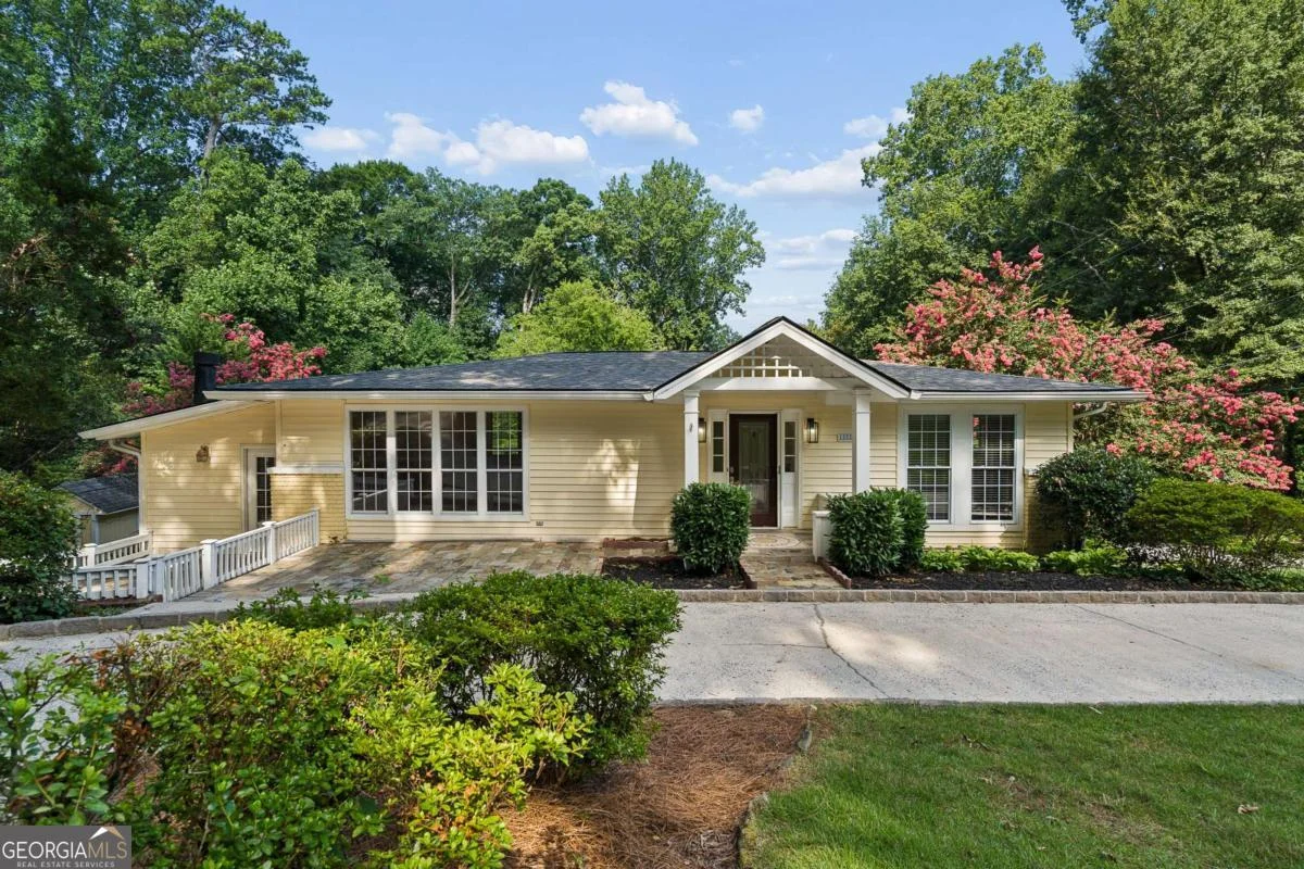 1055 Lee Circle NE