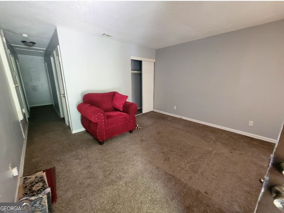 1106 E Society AVE