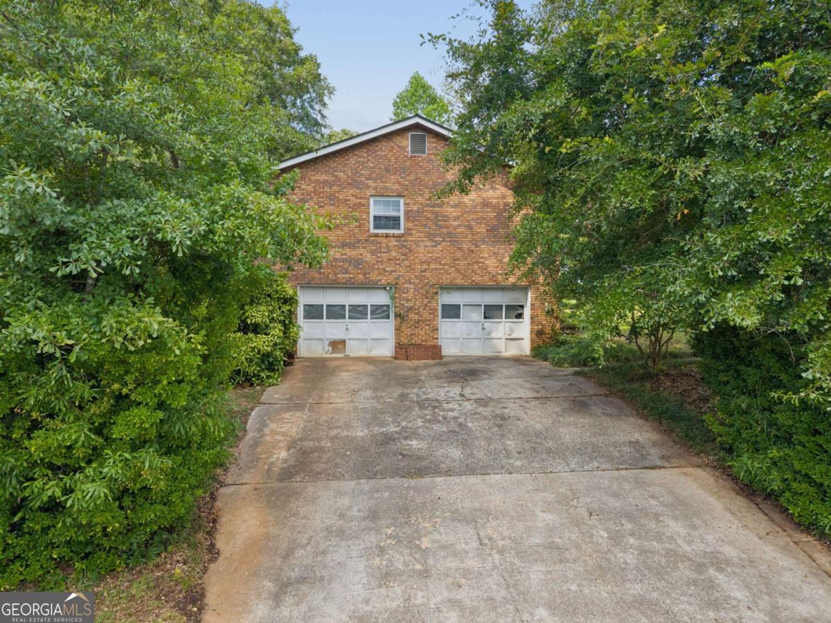 2438 S Hairston RD