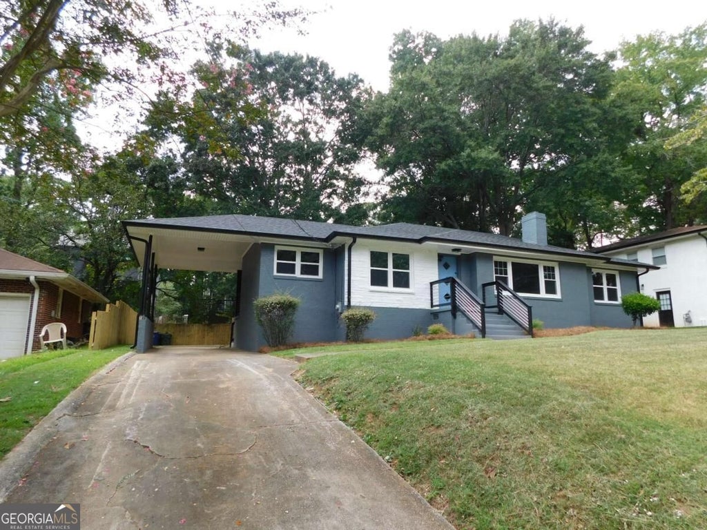 Photo of 195 W Lake Drive NW, Atlanta, GA 30314 (MLS # 10840773)
