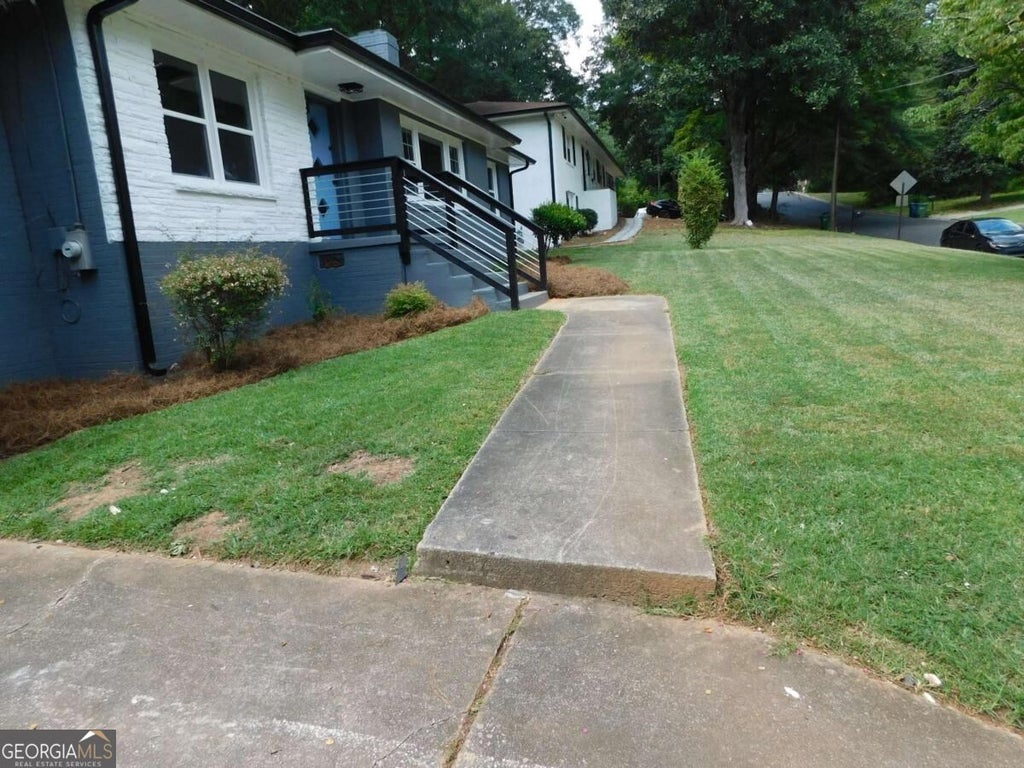 Photo of 195 W Lake Drive NW, Atlanta, GA 30314 (MLS # 10840773)