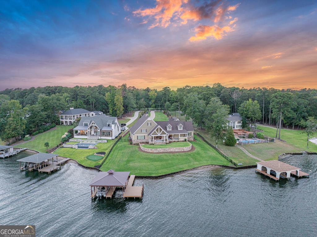 205 Lakecrest DR NE